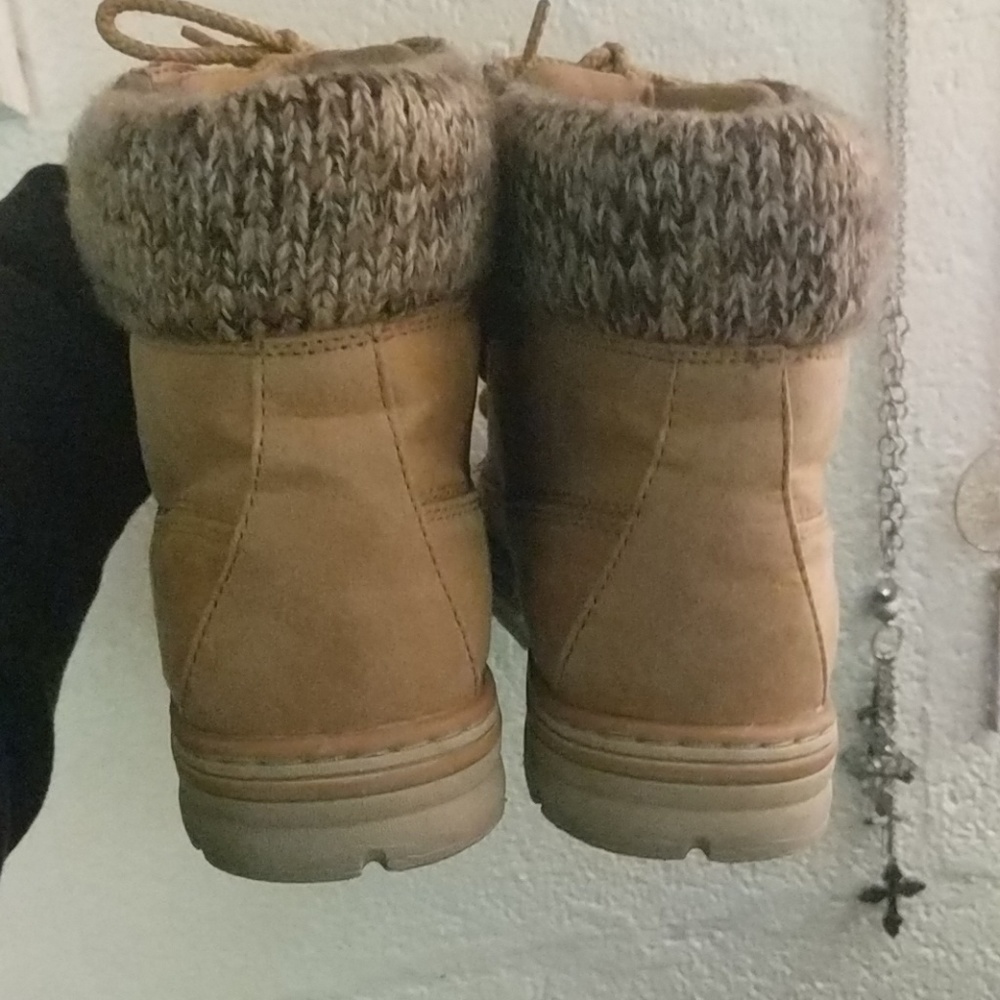 Boots - Picture 3 of 4
